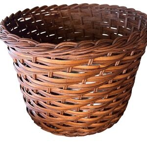 STUDIO MCGEE NEW round chunky straight rattan basket -brown -14.5”